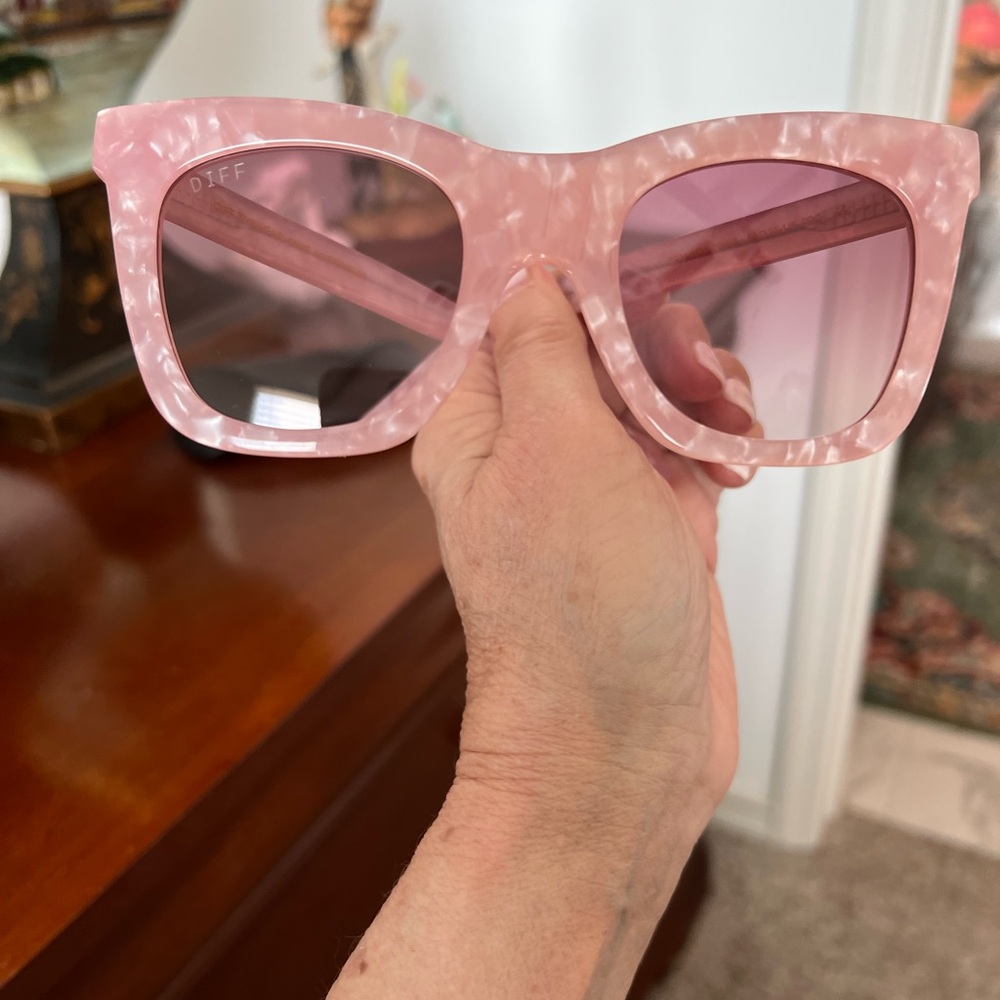 DIFF BELLA II Oversized Sunglasses 😎